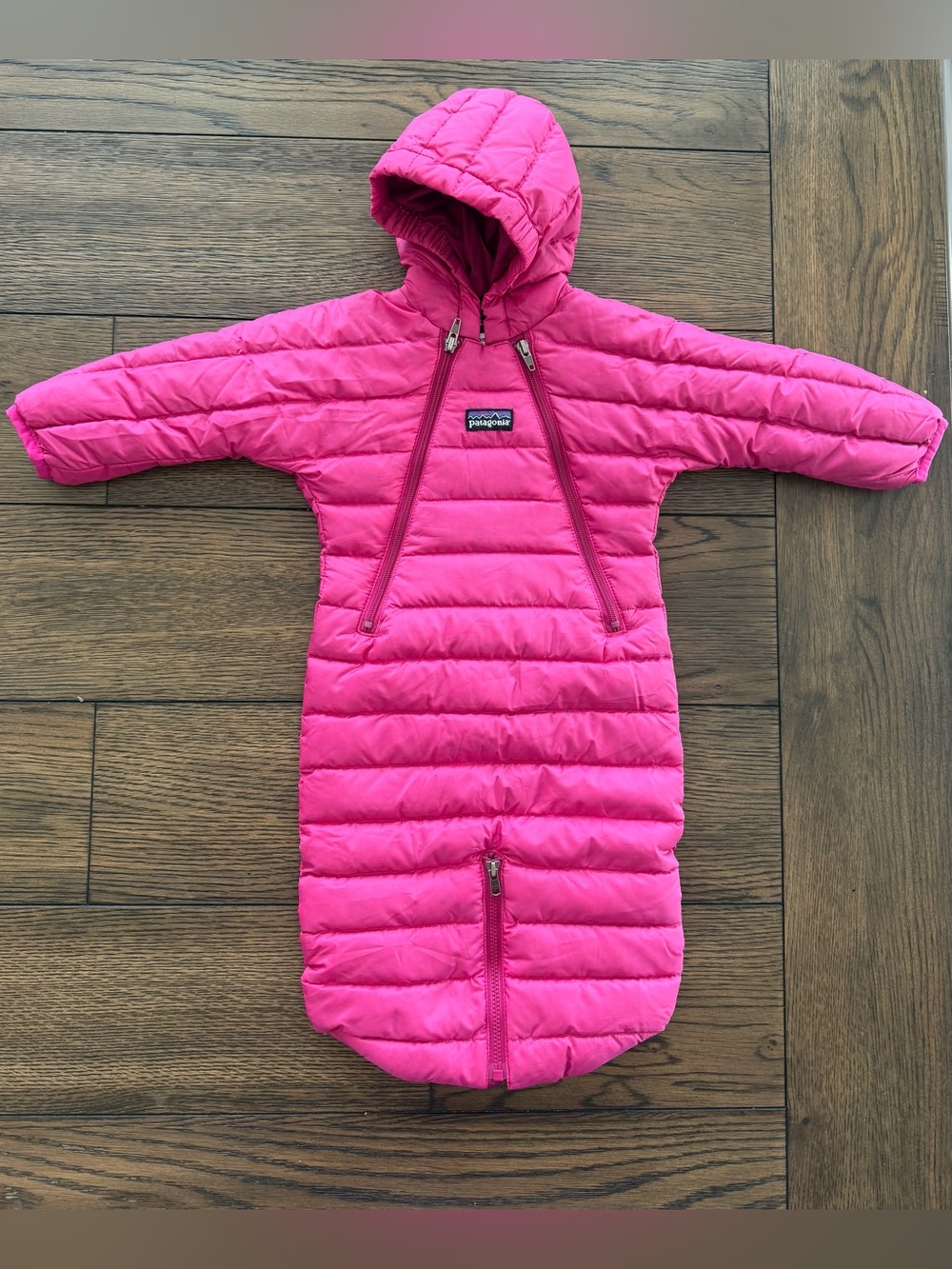 Patagonia infant Hot Pink Hooded Down sweater Bunting 0-3 months